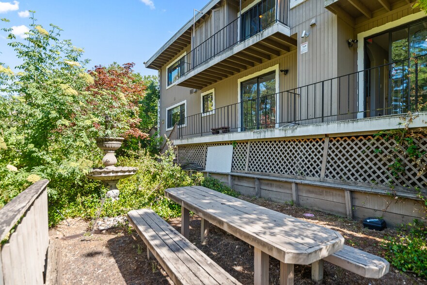 More Photos Of 360 Rose St, Danville Medical For Sale