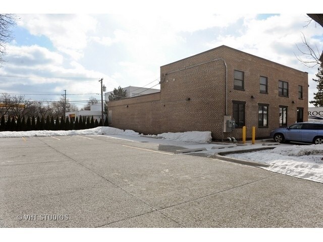 More Photos Of 2132 Green Bay Rd, Highland Park Office For Lease