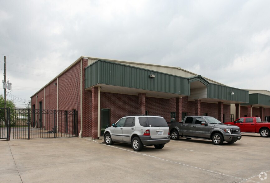 More Photos Of 11116 W Little York Rd, Houston Unknown For Lease