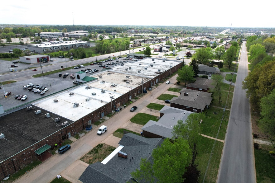 More Photos Of 3800-3900 S Campbell Ave, Springfield Unknown For Lease