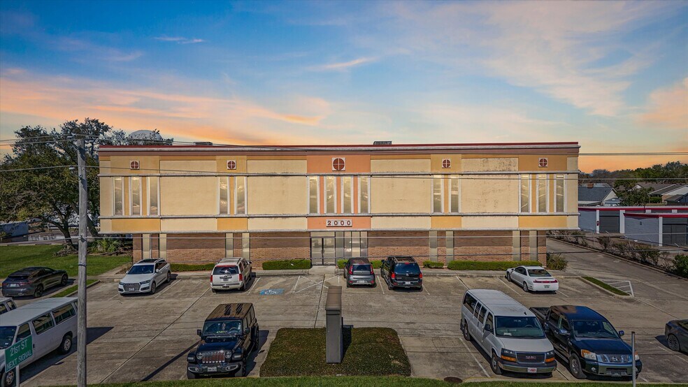 Primary Photo Of 2000 25th Ave N, Texas City Office For Lease