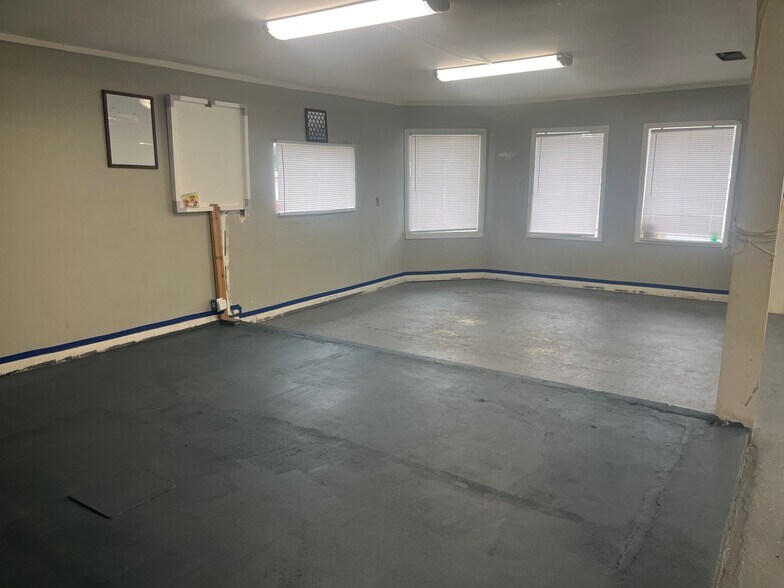 More Photos Of 5701 Us-90 Hwy, Theodore Freestanding For Sale