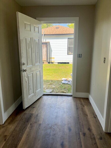 More Photos Of 7609 Shotwell St, Houston Apartments For Sale