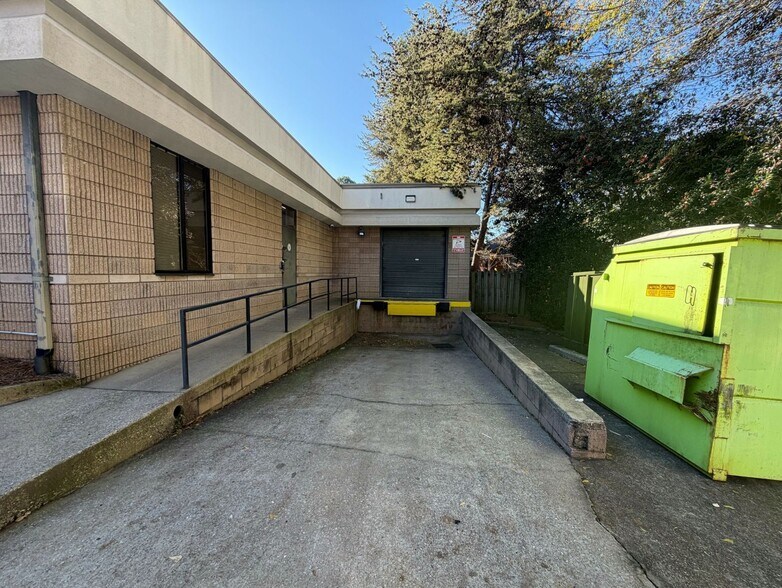 More Photos Of 2126 Defoors Ferry Rd NW, Atlanta Office For Sale