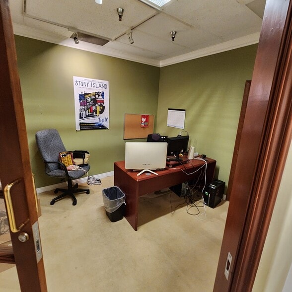 More Photos Of 120 S Victory Blvd, Burbank Loft Creative Space For Lease