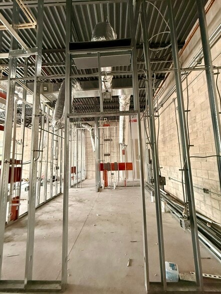 More Photos Of 5628 Circa Fishhawk Blvd, Lithia General Retail For Lease
