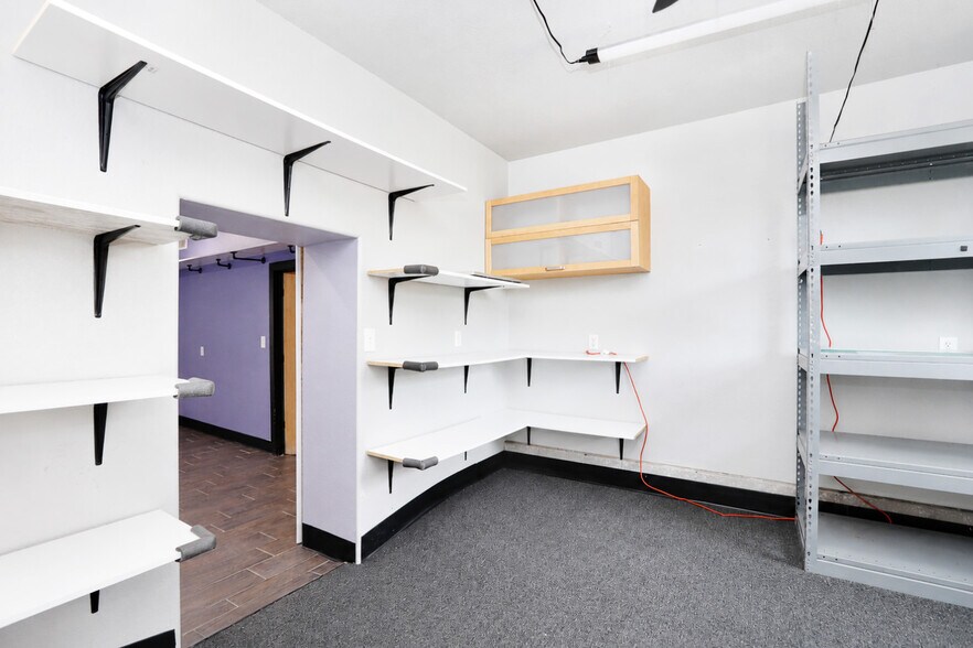 More Photos Of 123 Center Ave N, Mitchellville Office For Lease