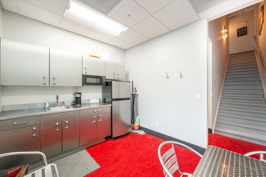 More Photos Of 905 Squalicum Way, Bellingham Flex For Sale