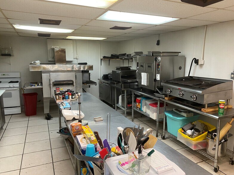 More Photos Of 37620 Coal River Rd, Whitesville General Retail For Lease