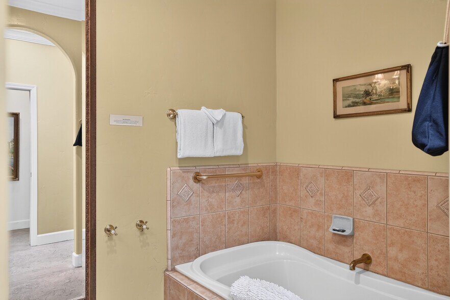 More Photos Of 95 S Ocean Ave, Cayucos Hospitality For Sale