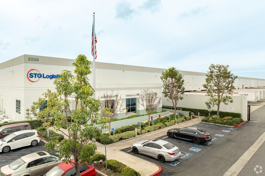 Primary Photo Of 2220 E Carson St, Carson Distribution For Lease