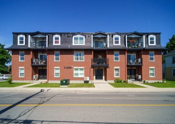Primary Photo Of 161 Beckwith St N, Smiths Falls Apartments For Sale