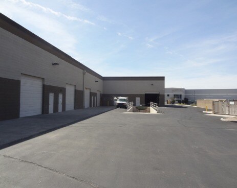 More Photos Of 7280 N Glen Harbor Blvd, Glendale Warehouse For Lease