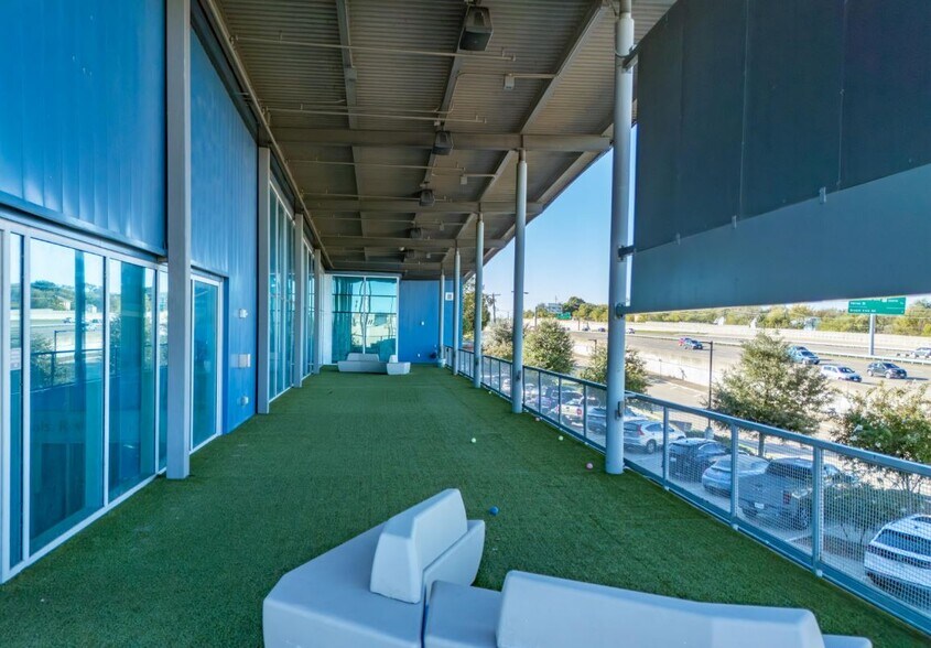 More Photos Of 4801 West Fwy, Fort Worth Veterinarian Kennel For Sale