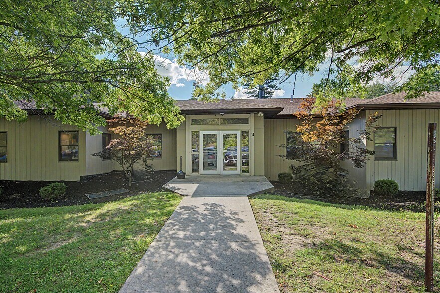 More Photos Of 11 Abrams Rd, Central Valley Office For Sale
