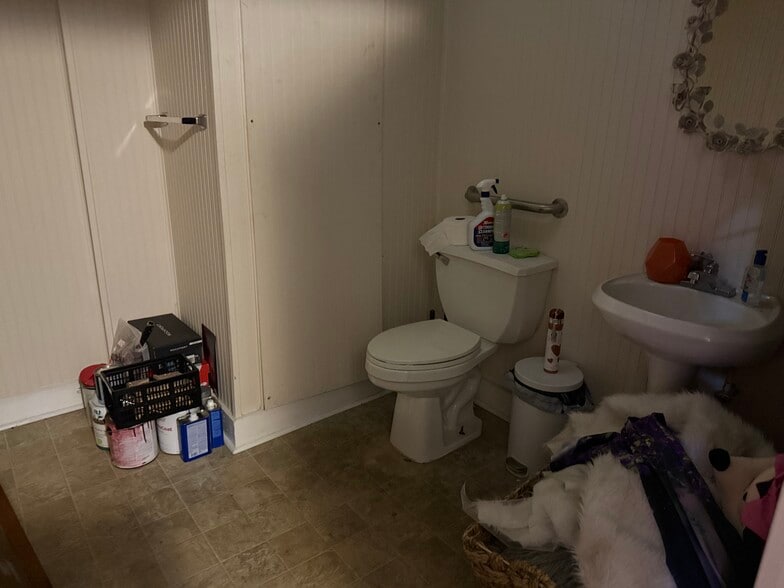 More Photos Of 923 Commercial St, Conyers Storefront For Sale