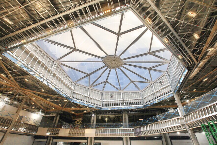 More Photos Of 3709 College Point Blvd, Flushing General Retail For Lease