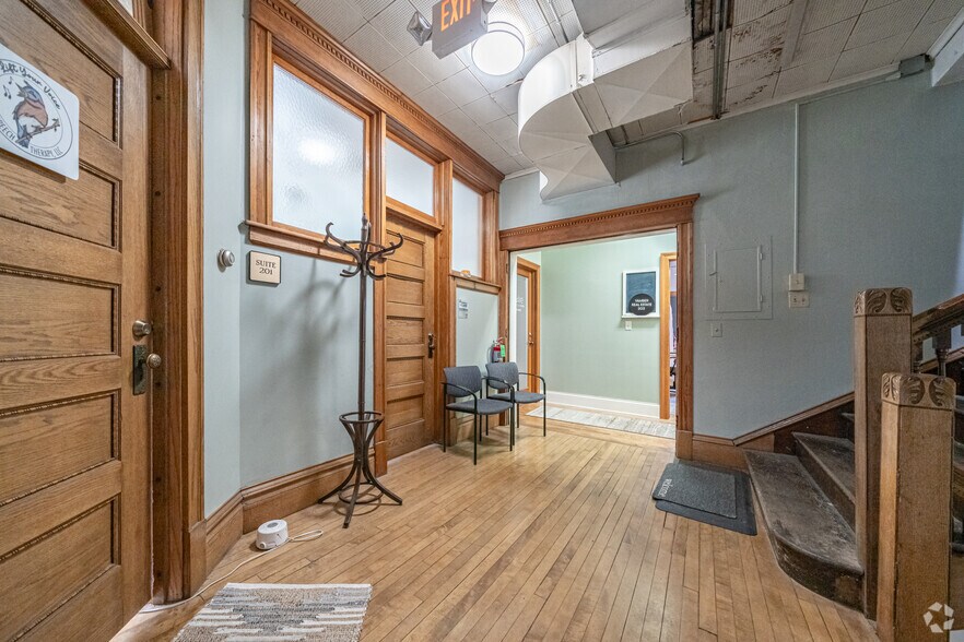 More Photos Of 215 W Elm St, Sycamore Medical For Sale