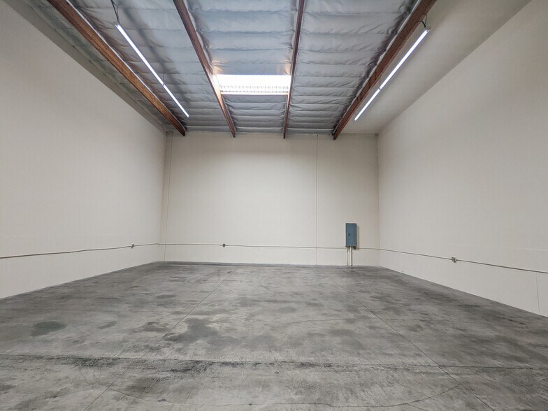 More Photos Of 10928 Weaver Ave, South El Monte Warehouse For Lease