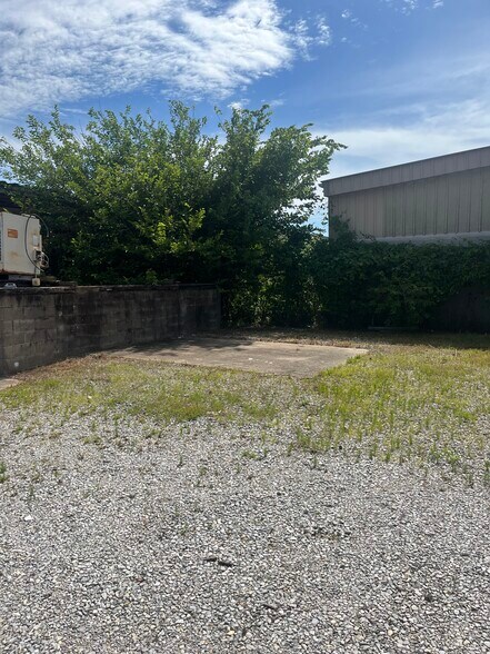 More Photos Of 1202 Falls St, Jonesboro Warehouse For Lease