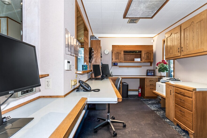 More Photos Of 9758 W Lake Ave, Minocqua Medical For Sale