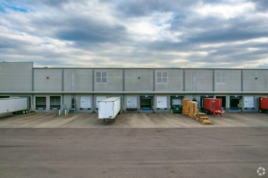 More Photos Of 1023-1025 Northpointe Industrial Blvd, Hanahan Warehouse For Lease