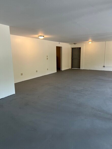 More Photos Of 48017 Highway 58, Oakridge Storefront For Sale