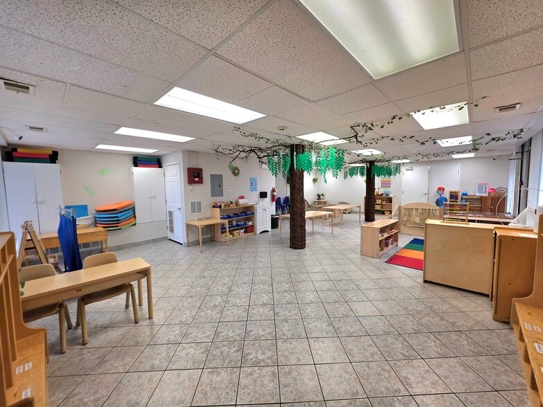 More Photos Of 7815 S Kedzie Ave, Chicago Storefront Retail Residential For Sale