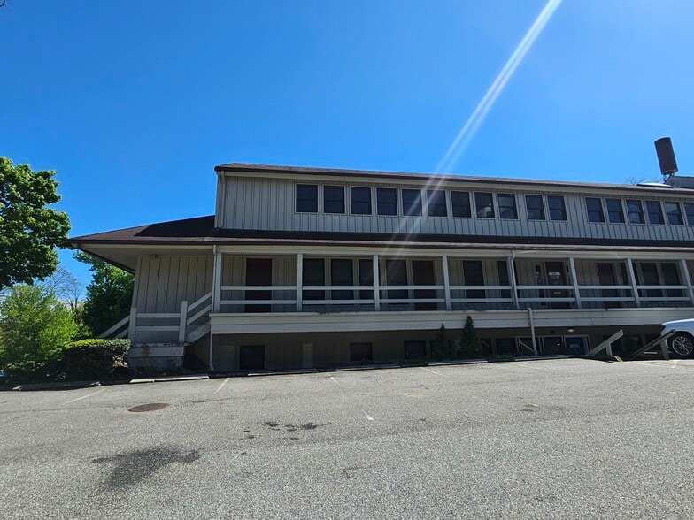More Photos Of 202 E Main St, Huntington Medical For Lease