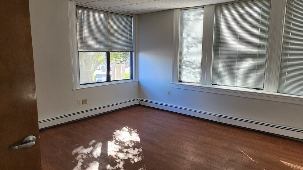 More Photos Of 14-18 Broadway, Taunton Storefront Retail Office For Lease