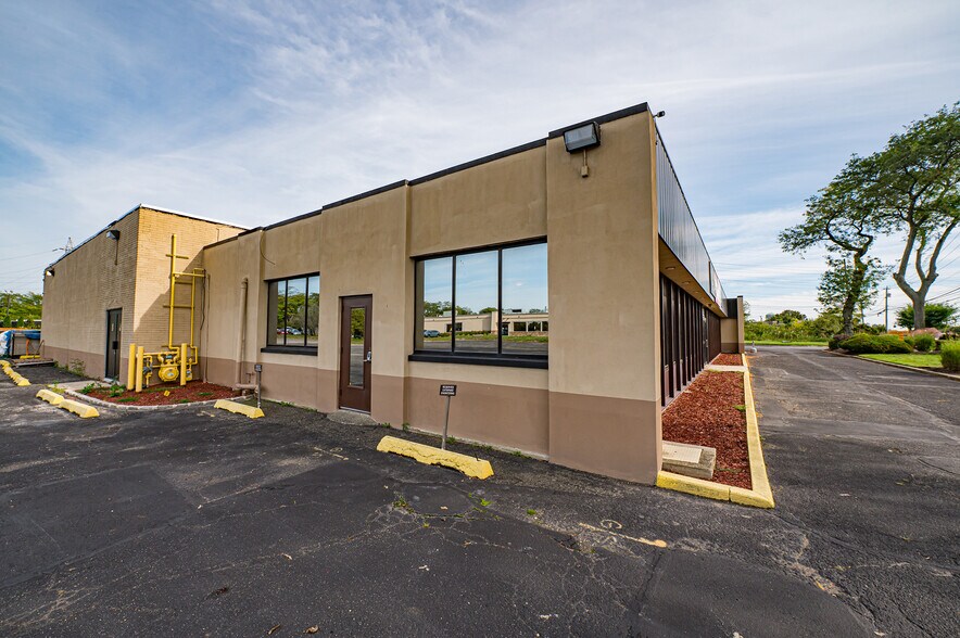 More Photos Of 585 Broadhollow Rd, Melville Warehouse For Lease