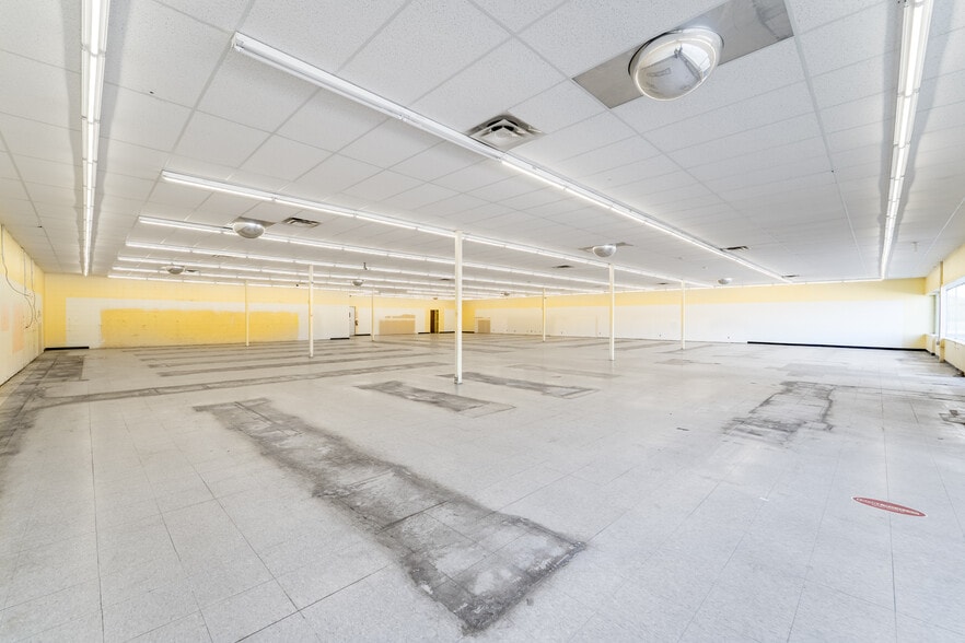 More Photos Of 2201 Grand Ave, Wausau Unknown For Lease