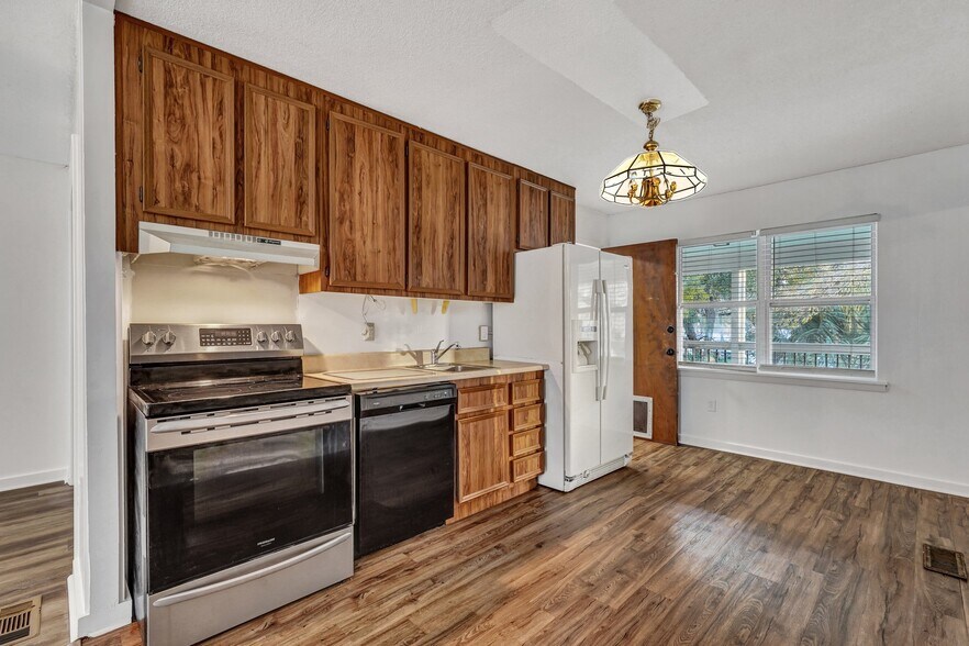 More Photos Of 2206 Skidaway Rd, Savannah Specialty For Sale