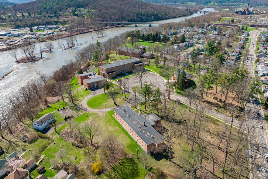 More Photos Of 400 Riverside Dr, Johnson City Specialty For Lease