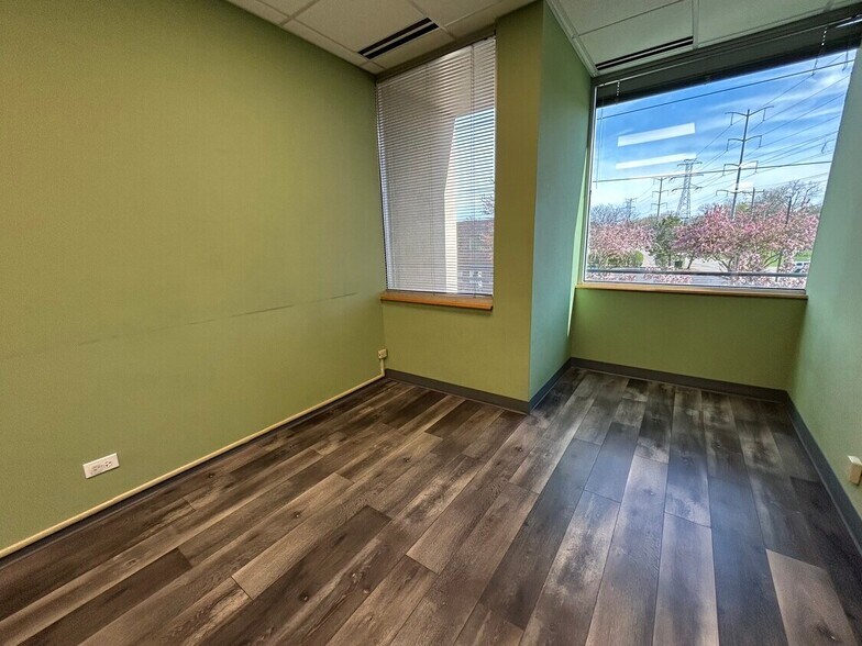More Photos Of 3612 Lake Ave, Wilmette Medical For Lease