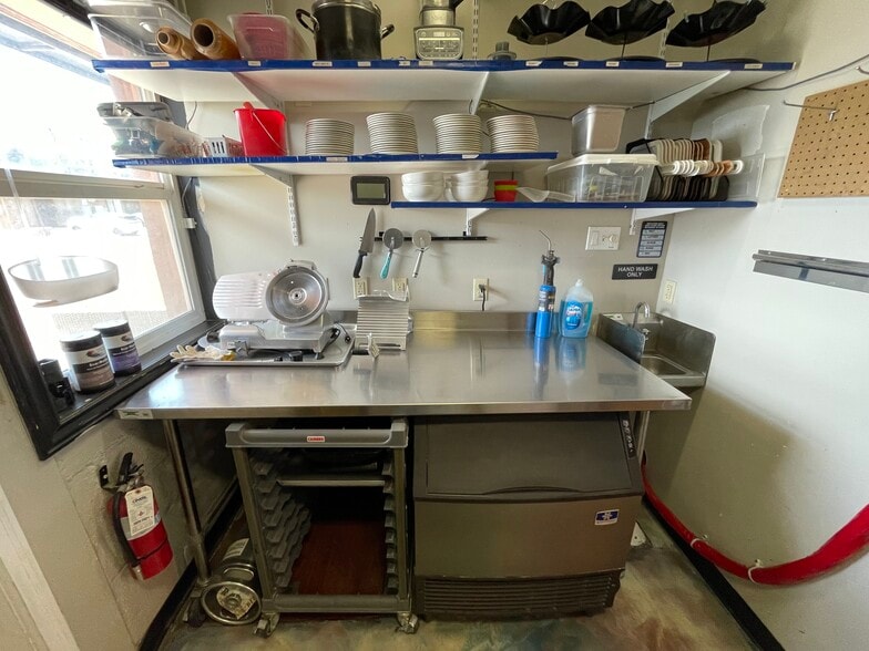 More Photos Of 121 W Midland Ave, Woodland Park Restaurant For Lease