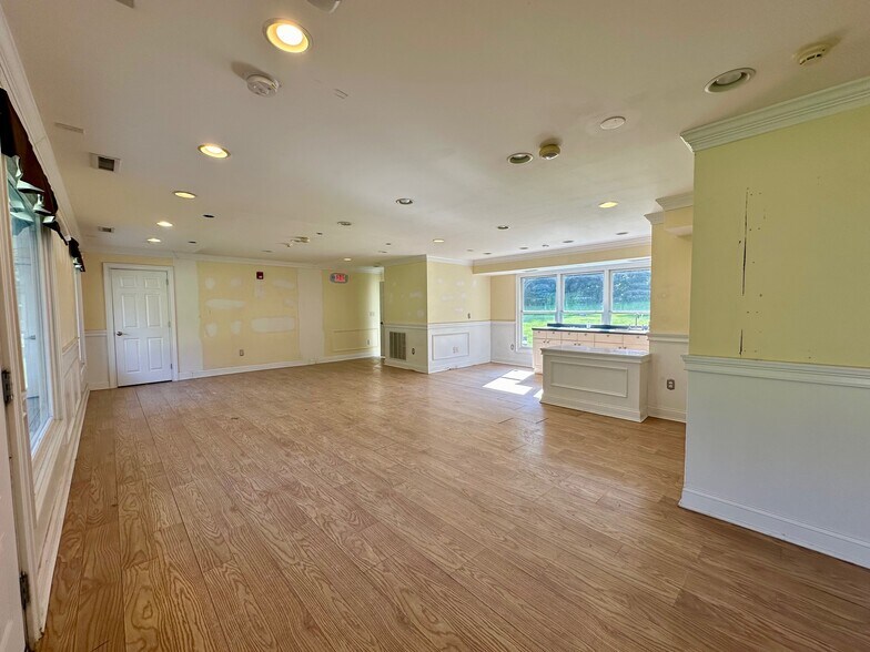 More Photos Of 454 Main St, Durham Freestanding For Sale