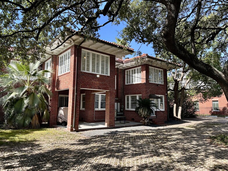 More Photos Of 4515 Yoakum Blvd, Houston Office For Sale