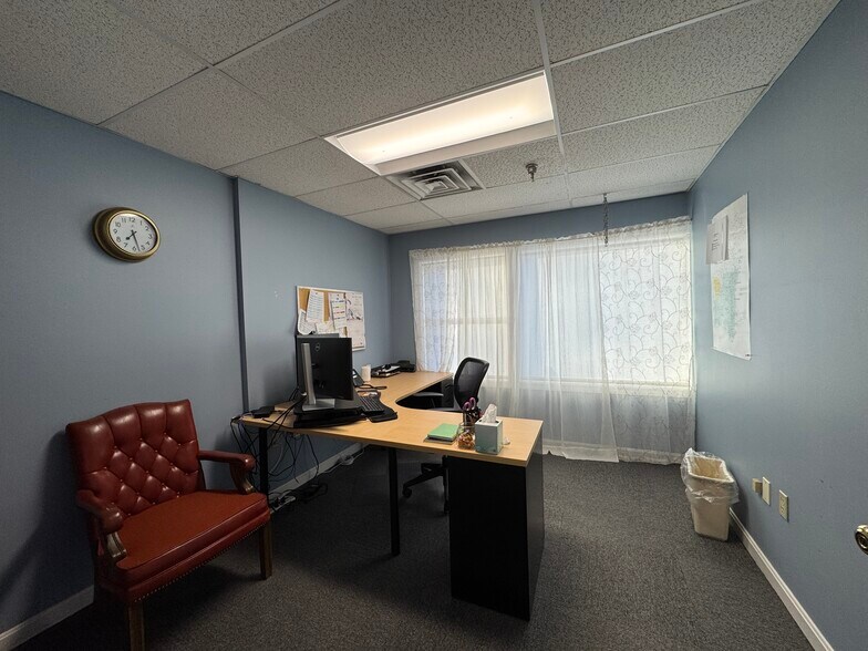 More Photos Of 29 Lafayette Rd, North Hampton Storefront Retail Office For Lease