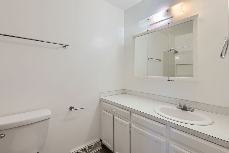 More Photos Of 9 Lansing St, Aurora Apartments For Sale