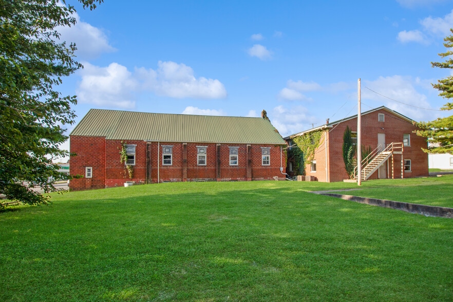 More Photos Of 220 S Main St, Brownstown Office For Sale