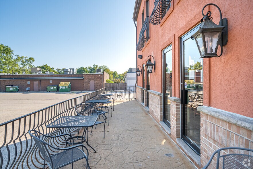 More Photos Of 7680 Grand Ave, Gurnee Restaurant For Sale