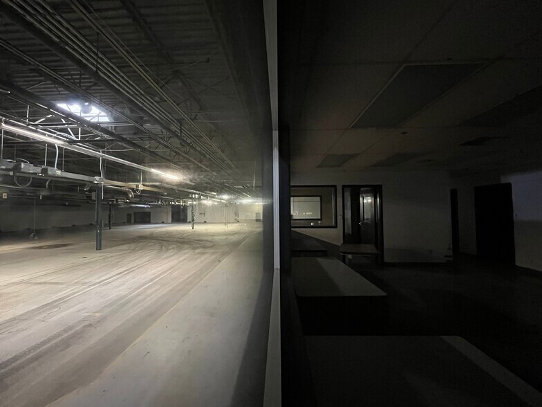 More Photos Of 4200 W Harry St, Wichita Warehouse For Lease