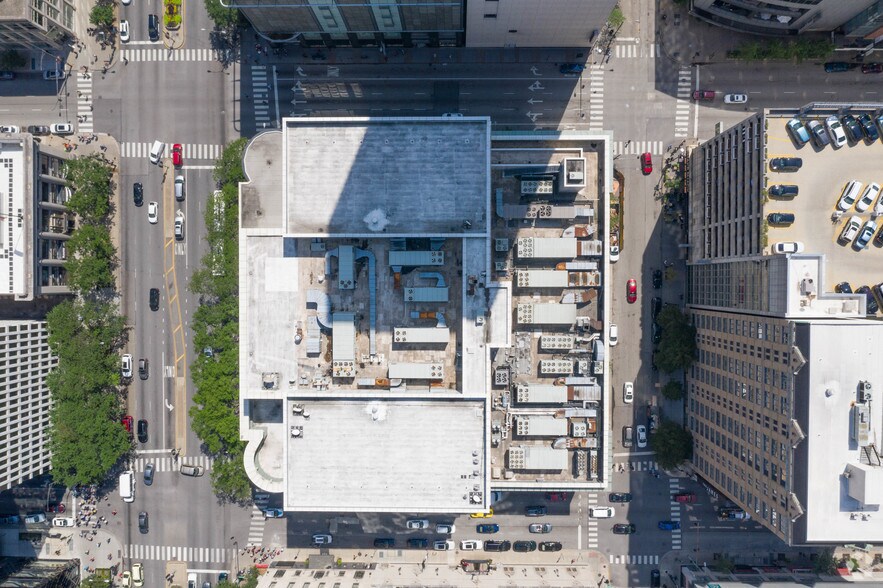 Primary Photo Of 600 N Michigan Ave, Chicago Storefront For Lease