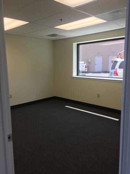 More Photos Of 401 Camars Dr, Warwick Township Warehouse For Sale