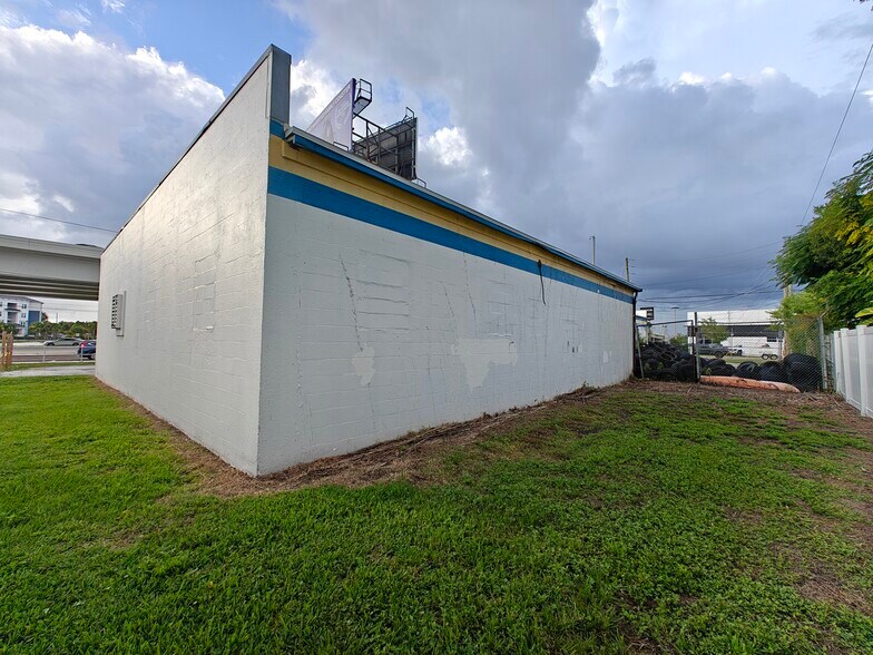 More Photos Of 18300 US Highway 19 N, Clearwater Auto Repair For Lease