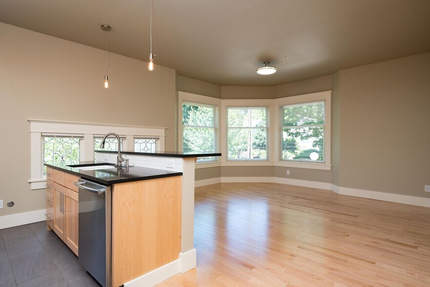 More Photos Of 2520 SE Madison St, Portland Apartments For Sale