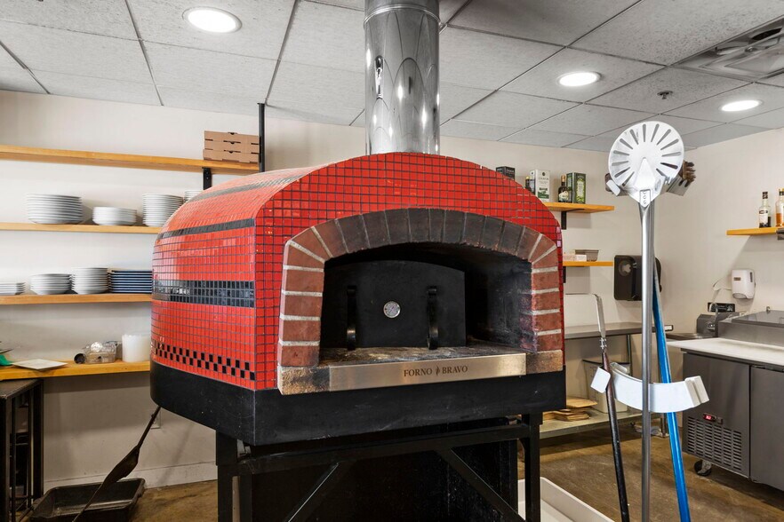 More Photos Of 8 Somersworth Plz, Somersworth Storefront For Sale