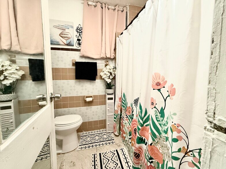 More Photos Of 615 Summit Ave, Union City Apartments For Sale