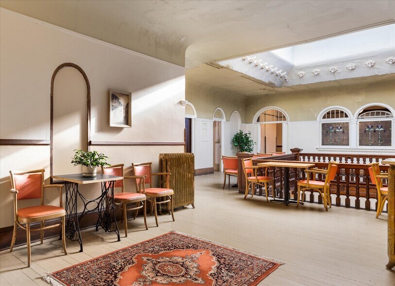 More Photos Of 619 Commercial Ave, Anacortes Storefront Retail Office For Sale